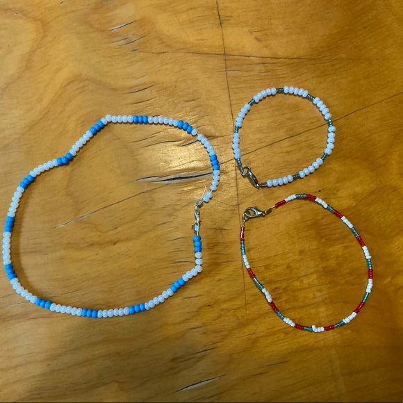 Friendship Bracelets! COMMENT BEFORE BUYING ONE - Picture 2 of 2